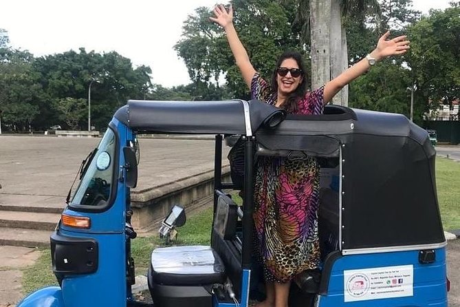 Colombo Tuk Tuk City Tour -Sightseeing Entry Fees & Food Included - Tea tasting at Zylen Tea and the faith-hybrid vibe of Gangaramaya