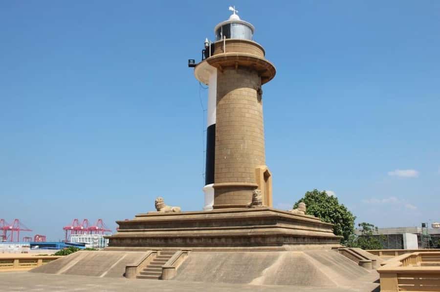 Colombo Tuk Tuk Tour with Entry Fees & Food Included - Kayman’s Gate, mosques, and churches: Colombo’s mix of faiths in motion