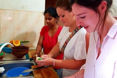 Cooking Classes in Sri Lanka - From tea or coffee to coconut milk: the lesson starts fast