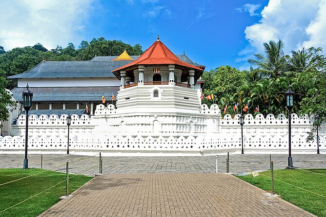 Customized 11-Day Flexible Sri Lanka Tour with Private Car - Dambulla Cave Temple and the practical wonder of Sigiriya