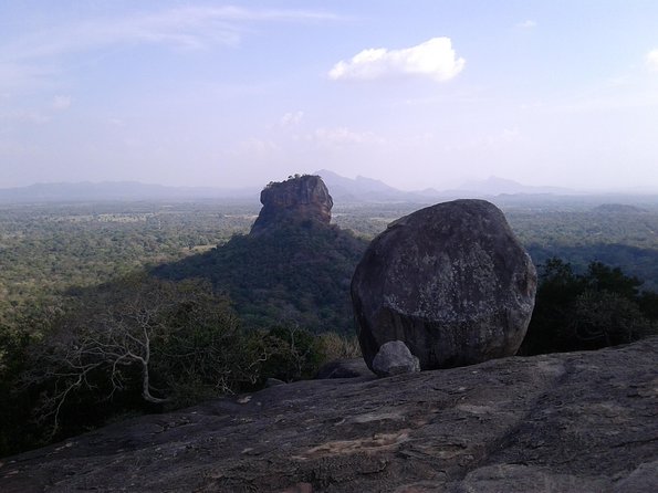 Day tour to Sigiriya - Golden Temple of Dambulla: making the most of your 1-hour cave visit