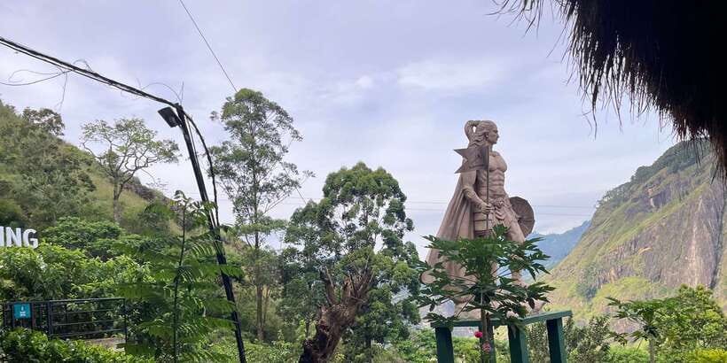 Discover the Best of Sri Lanka in 2 Days - Golden Temple of Dambulla: UNESCO cave temples and sacred statues