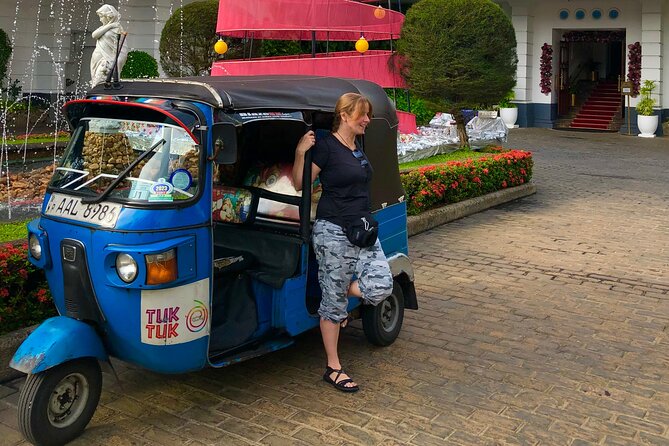 Explore Colombo by Tuk Tuk Morning & evening (Private Tours) - Galle Face Green: the seaside reset