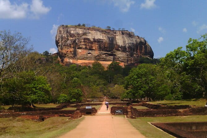 Explore Sigiriya, Kandy,Nuwaraeliya,Galle From Colombo - Key things you’ll notice right away