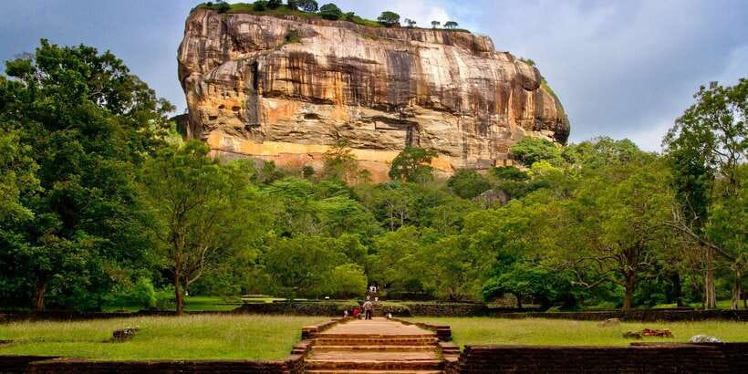 From Colombo: Sigiriya and Dambulla Day Trip with Safari - Who should book this day trip, and who should pass
