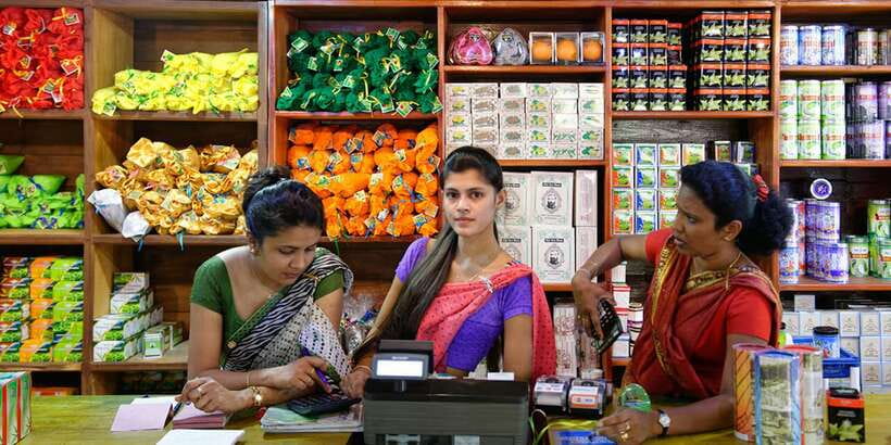 From Kandy: Pinnawala Day Tour - Ceylon tea factory and Peradeniya Royal Botanical Garden: the calm middle