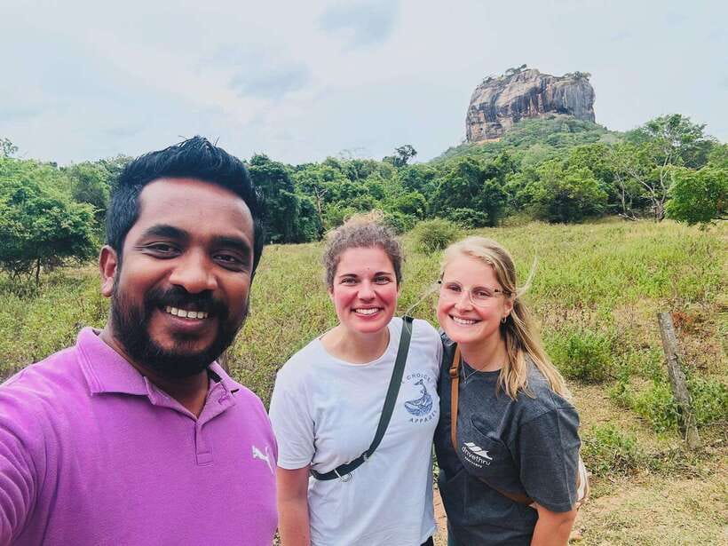 From Kandy: Sigiriya and Pidurangala Rock Tuk Tuk Safari - Dambulla Cave Temple and Golden Temple: the stop that earns its reputation