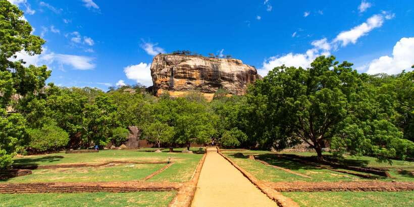 From Kandy: Sigiriya Rock & Dambulla Cave Temple Adventure - Time, heat, and what to pack for a long day