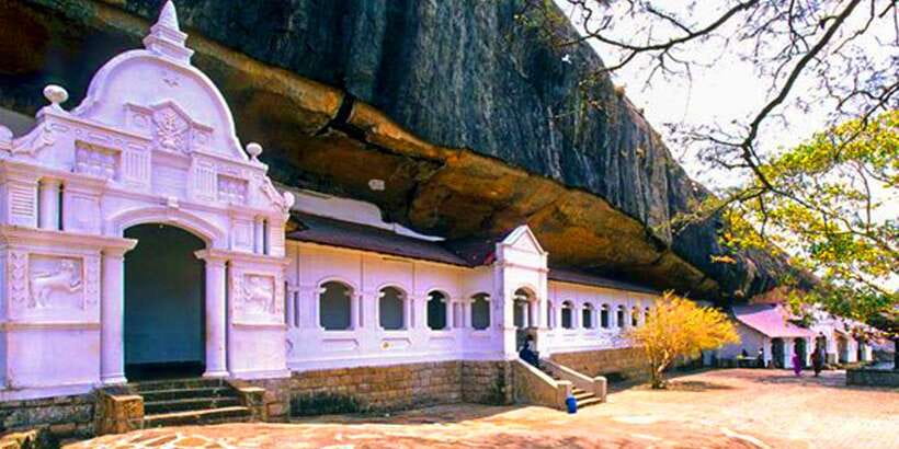From Sigiriya: Kandy Transfer with Dambulla and Spice Garden - Sigiriya to Kandy in a smooth 5-hour transfer
