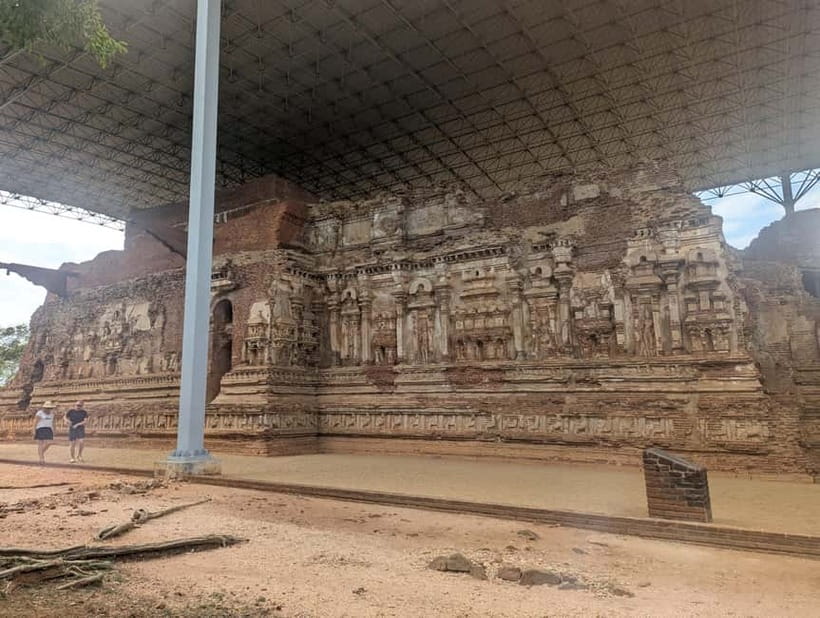 From Sigiriya:Polonnaruwa Day Tour with Farmers lunch - Royal Palace Ruins: When the Capital Feels Massive