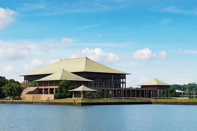 Full-Day Colombo City Tour (Private Car) - Cinnamon Gardens to Fort vibes: jewellers, art walls, theaters, and souvenirs