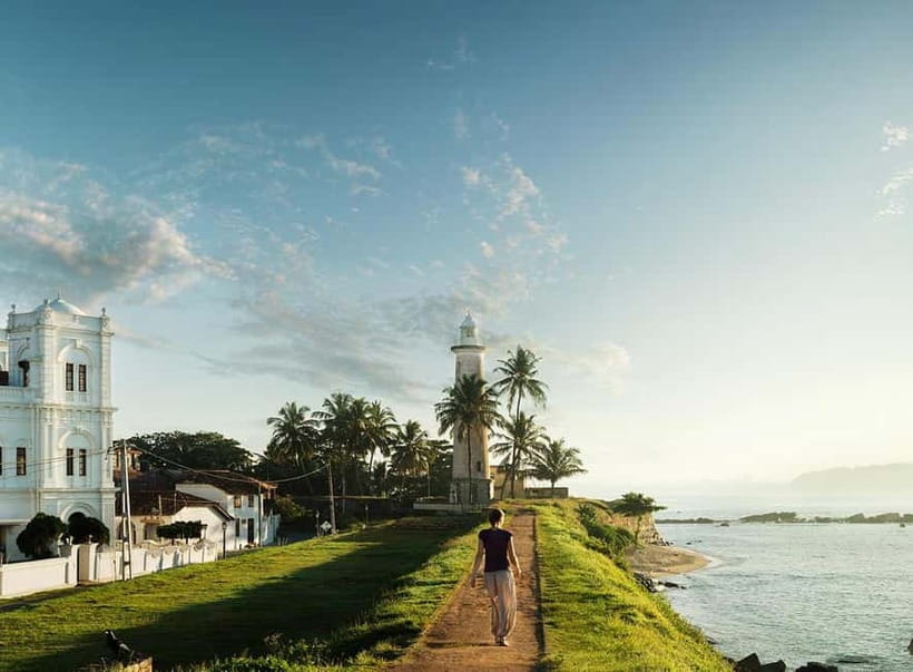 Galle Fort, Bentota, Hikkaduwa Beach: Day Tour from Colombo - Kalutara Bodhiya: a quick temple stop with local grounding