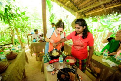 Galle: Sri Lankan Cuisine Cooking Experience - Rolling roti by hand and grinding coconut sambol
