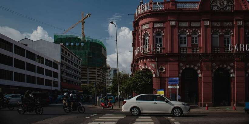 Guided Colombo Half-Day City Tour - Drive-Through Colombo Fort, Pettah Market, and the Red Mosque From the Road