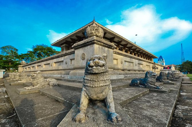 Half Day City Tour of Colombo - BMICH and Nelum Pokuna: Modern Institutions and Street Art Shopping