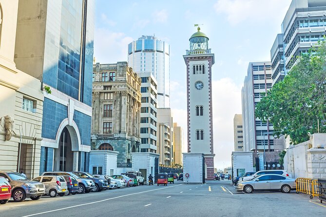 Half Day City Tour of Colombo - Lighthouse Galley and the Coastal Park Reset (Galle Face Green)