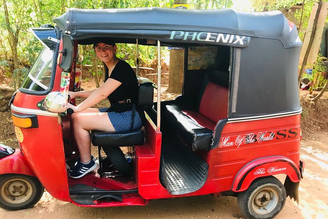 Half-Day Kandy City Tour by Tuk Tuk - Stop 5: Kandy Lake Club cultural dance show (1 hour)