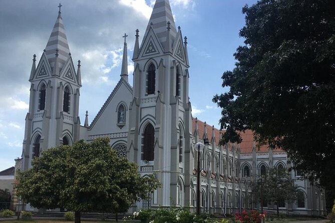 Half-Day Negombo City Tour with Ayurvedic Massage & Local Lunch - Dutch Canal (Hamilton Canal) and Dutch Fort: colonial leftovers that shaped daily life