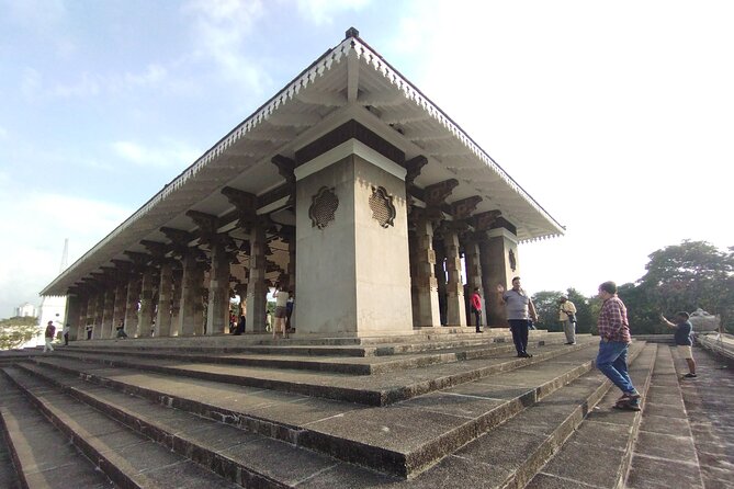 Half-Day Private Colombo Culture Walking Tour - Stop 2: Sri Ponnambalam Vanesar Kovil and Hinduism in city life