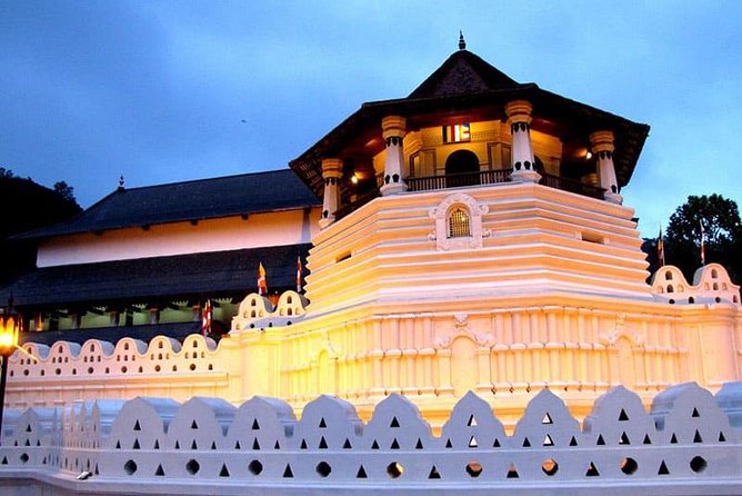 I Day Kandy Heritage Culture Tour - Culture on schedule: Kandyan Cultural Centre and the Tooth Relic complex