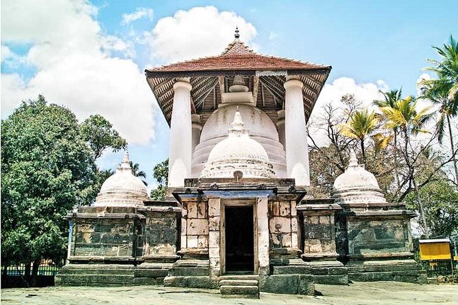 I Day Kandy Heritage Culture Tour - Temple-hopping with royal-era details: Gadaladenia, Embekka, and Lankatilaka