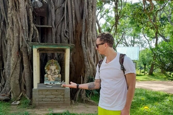 Interactive Batik Workshop and Lessons in Sri Lanka - Waxing Techniques That Build the Resist Effect