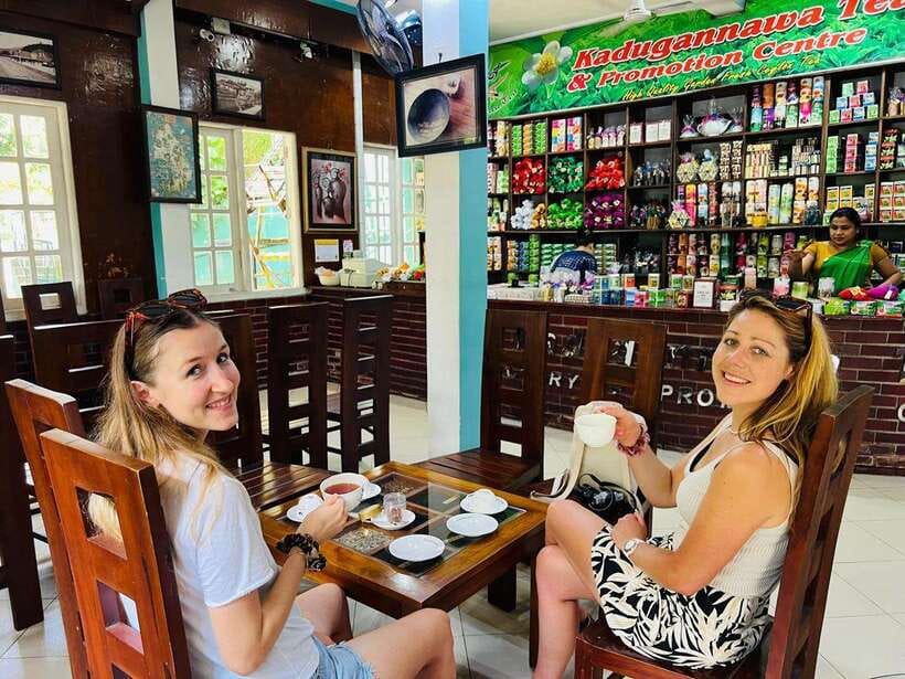 Kandy City Day Tour from Colombo, Negombo or Katunayake - Craft Stops for Wood Carving, Batik, and Silk (Without the Pressure)