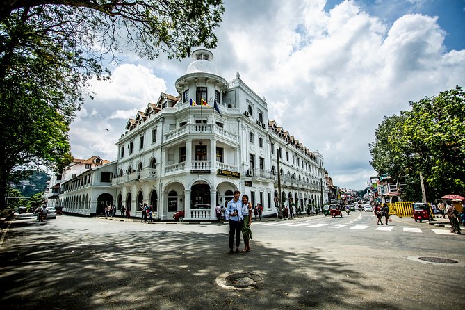 Kandy City Day Tour with a verified tour guide - Bahiravokanda Vihara Buddha Statue: timing matters for sunset color