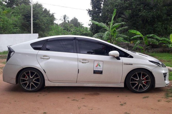 Kandy City to Colombo (CMB) Airport Private Transfer - Your chauffeur: English support and real punctuality