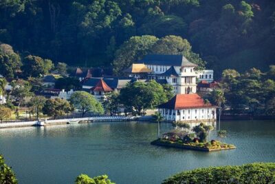 Kandy City Tour from Colombo - Sri Maha Bodhi Viharaya in Bahiravakanda: Big Buddha and Quick Views