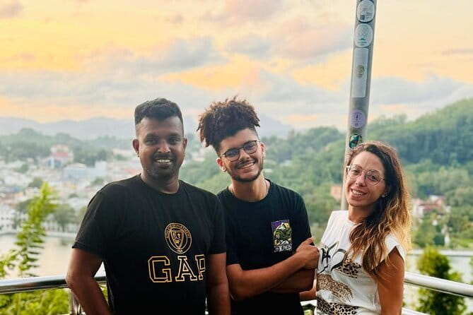 Kandy City Tour with Ambuluwawa by Tuk Tuk - Temple of the Sacred Tooth Relic: UNESCO stop that still feels alive
