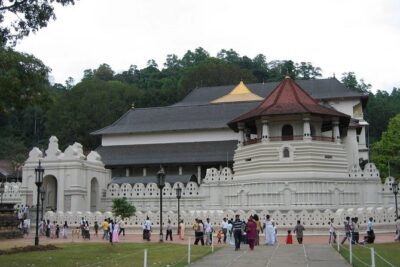 Kandy Day Trip with Tooth Relic Temple & Unique Attractions - Temple of the Sacred Tooth Relic (Sri Dalada Maligawa): Where the Guide Adds Gravity