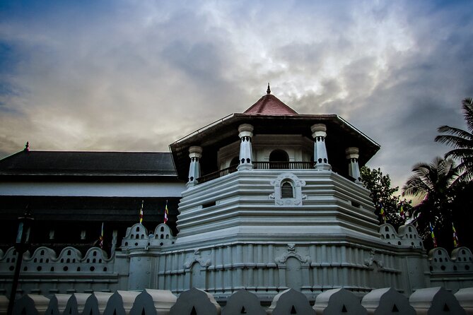 Kandy Full-Day Tour - Kandy Lake and the Rajapihilla Mawatha Route: quick views, good timing