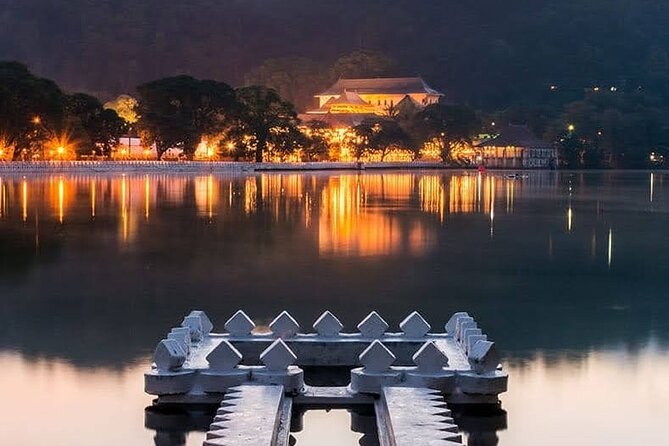 Kandy & Pinnawala Elephant Orphanage Day Trip from Negombo - Kandy Lake and the hill capital vibe (Stop 1)
