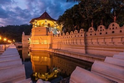 Kandy & Pinnawala Elephant Orphanage Day Trip from Negombo - Sri Dalada Maligawa: seeing the Tooth Relic temple’s role in daily meaning (Stop 2)