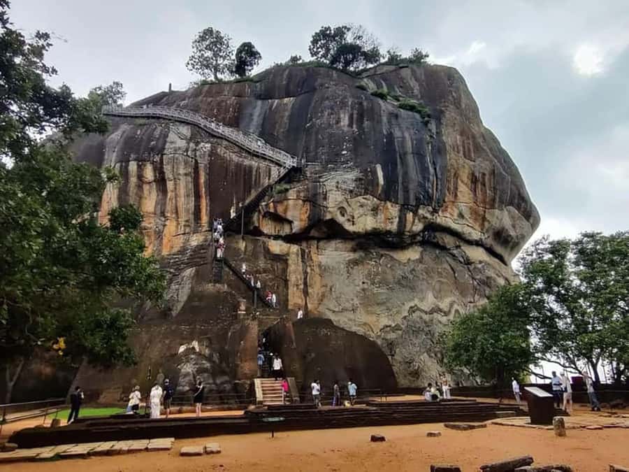 Kandy: Sigiriya and Dambulla Day Trip with Tuk Tuk Ride - Tuk-tuk Pickup and the Road: Why the Start Matters