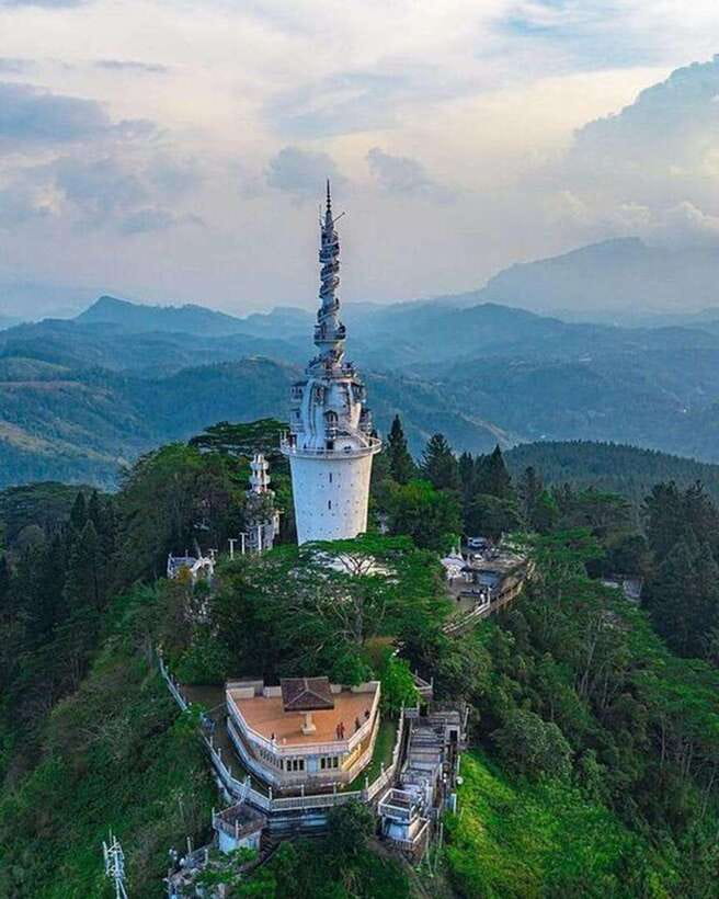 Kandy to Ambuluwawa Tuk Tuk Tour - Asgiriya Temple and Bahirawakanda Temple: different vibes, same meaning