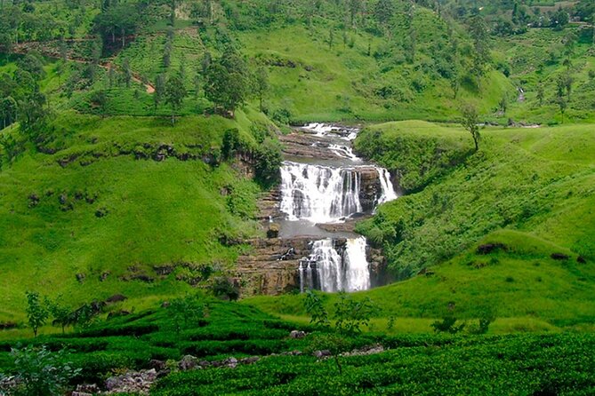 Kandy to Ella - Waterfalls, mountains, tea factories, gardens, lakes: the “along the way” bonus