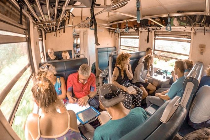 Kandy to Ella train ride on (Train No: 1015 "Udarata Menike") - Picking 1st Class AC vs 2nd Class Reserved Seats (Comfort vs Cost)