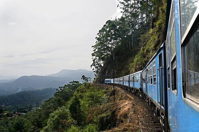 Kandy to Nanu Oya train ride on (Train No: 1005 "Podi Menike") - The smart choice: First class vs Second class seating