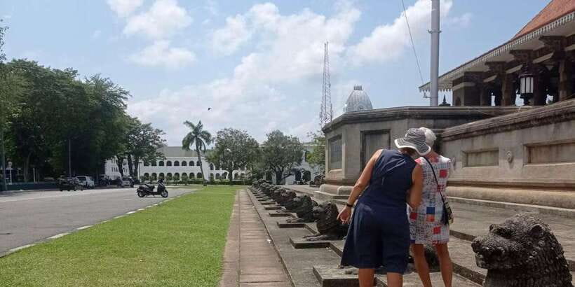 Marino Beach Colombo - Colombo City Tour - Gem Museum and Laksaru Colombo: when the tour turns into shopping time