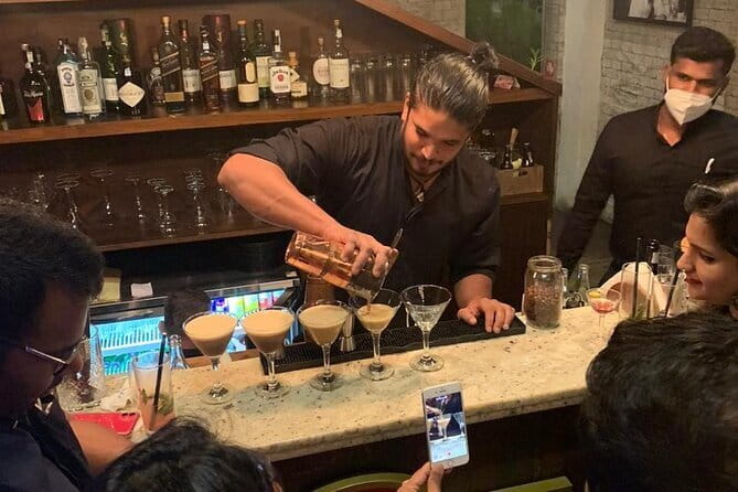 Mix it Like a Lankan in Unawatuna - The 2-hour plan: four cocktails, one pro, no rushing