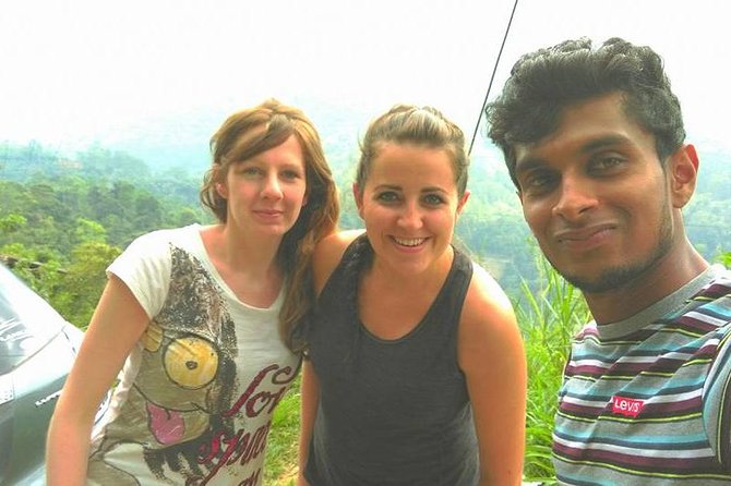 Most Popular Round Tour in Sri Lanka - Day 3: Kandy’s Temple of the Sacred Tooth Relic and a stop at the botanical gardens