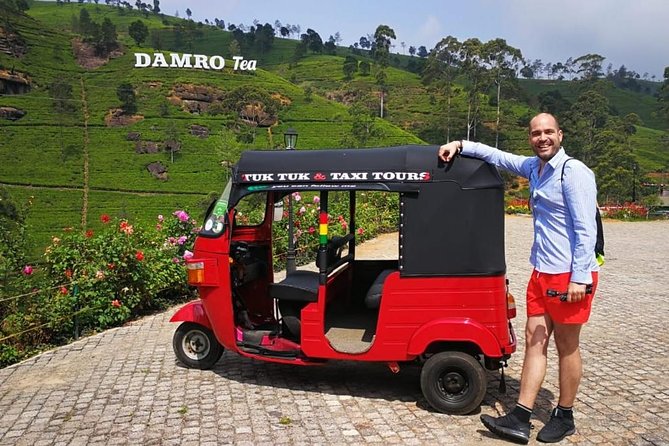 Mr.TukTuk Nuwara Eliya - Blue Field Tea Factory and the Kingswood tea picking experience