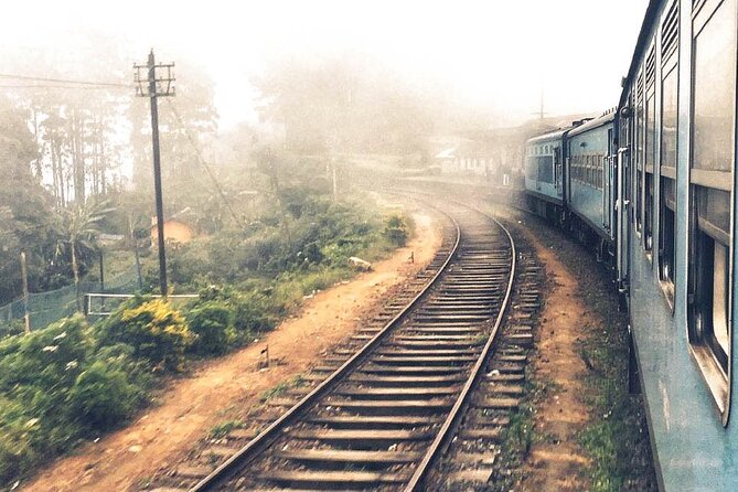 Nanu Oya to Ella train ride on (Train No: 1005 "Podi Menike") - Arriving in Ella: Ending on the Right Side of the Rails