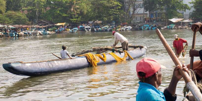 Negombo: Catamaran Sailing with Traditional Fishermen - Snacks and drinks on board: simple comfort during the sailing