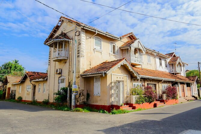 Negombo City Tour by Tuk Tuk - The quick “outside town” start: mosque road and Angurukaramulla Temple