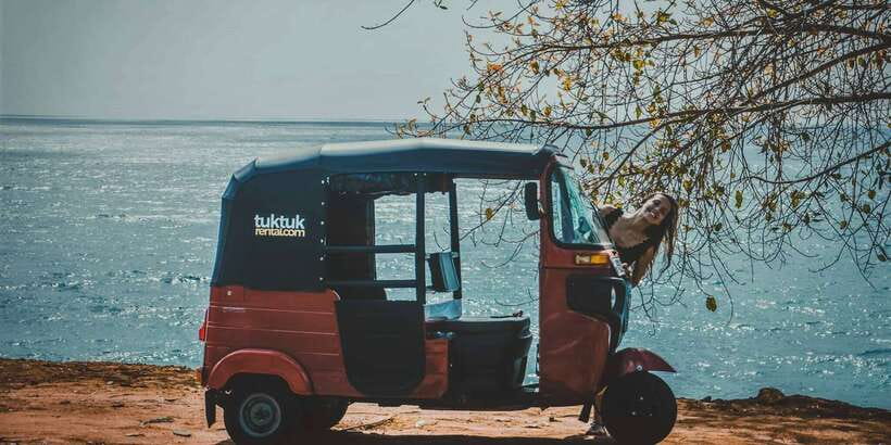 Negombo: Fishing Village Highlights Private Tour by Tuk Tuk - Negombo Fish Market: watching the day’s catch trade hands