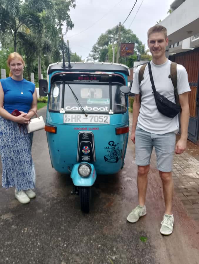 Negombo: Guided City Tour by Tuk Tuk with Hotel Pickup - Agurukaramulla Buddhist Temple: seated Buddha and painted walls