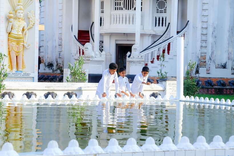 Negombo: Private Half-Day Tuk-Tuk Tour with Hotel Transfers - Angurukaramulla Buddhist Temple: your first real look at local faith